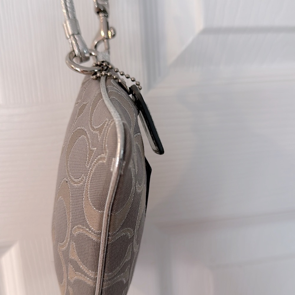 Coach Y2K Poppy Metallic Wristlet w/Hang Tag (EUC) (No Callouts) - Picture 10 of 17